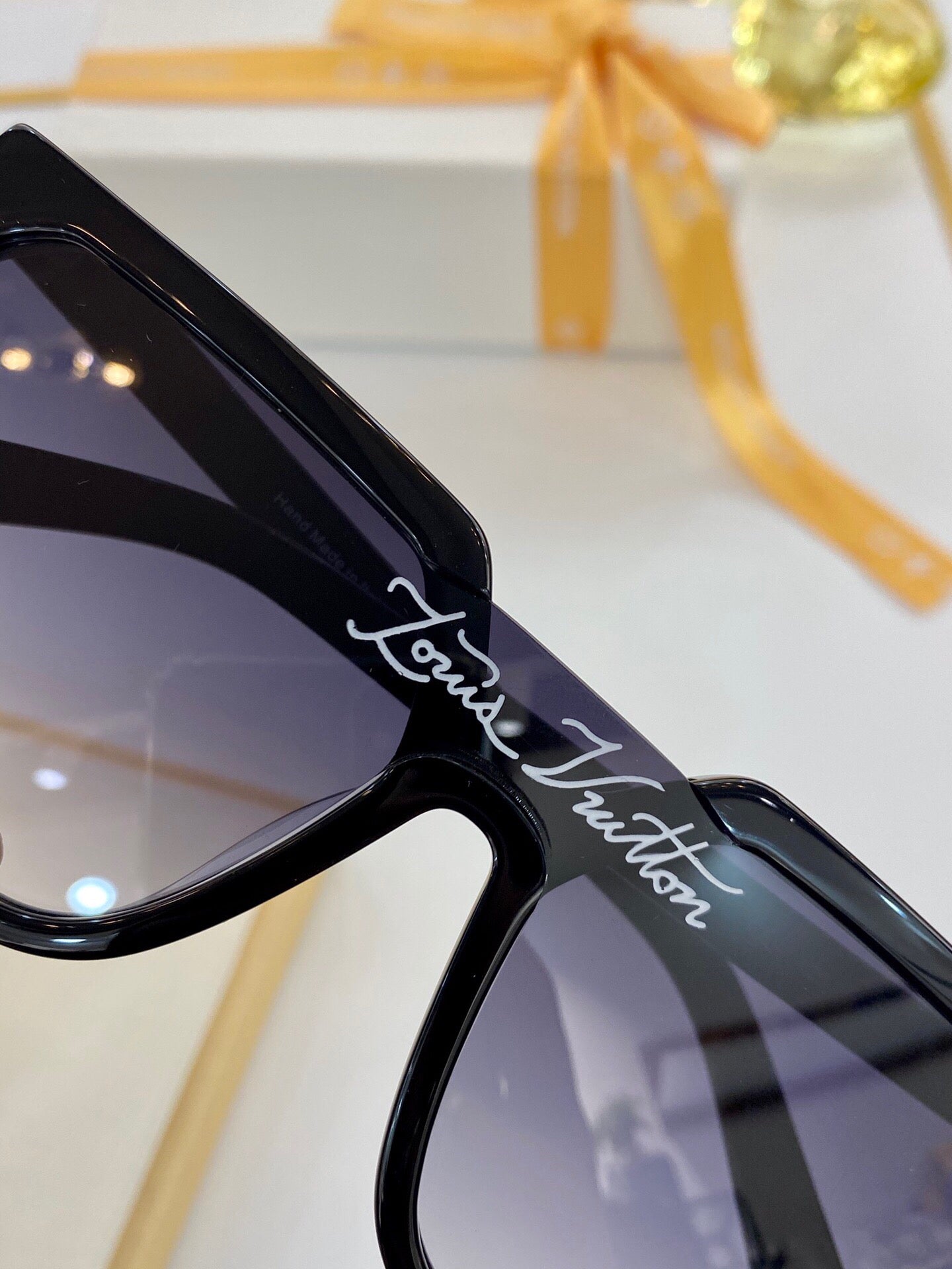 LU  Sunglasses