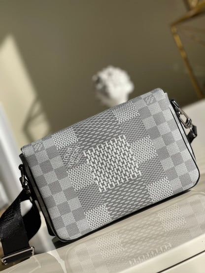 LU Bag 24 Cm Messenger White