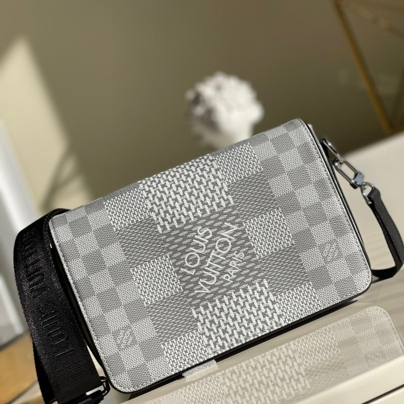 LU Bag 24 Cm Messenger White