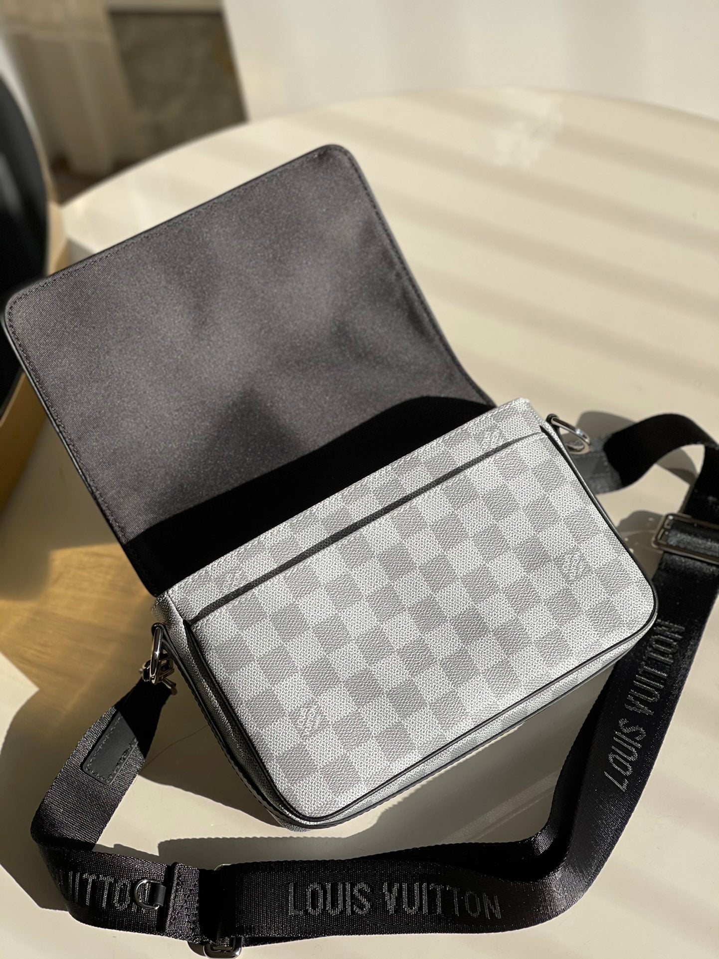 LU Bag 24 Cm Messenger White