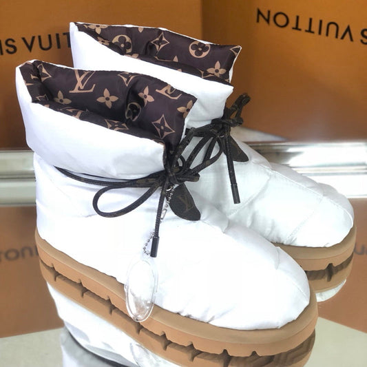 LU UGG Boots White Pillo w