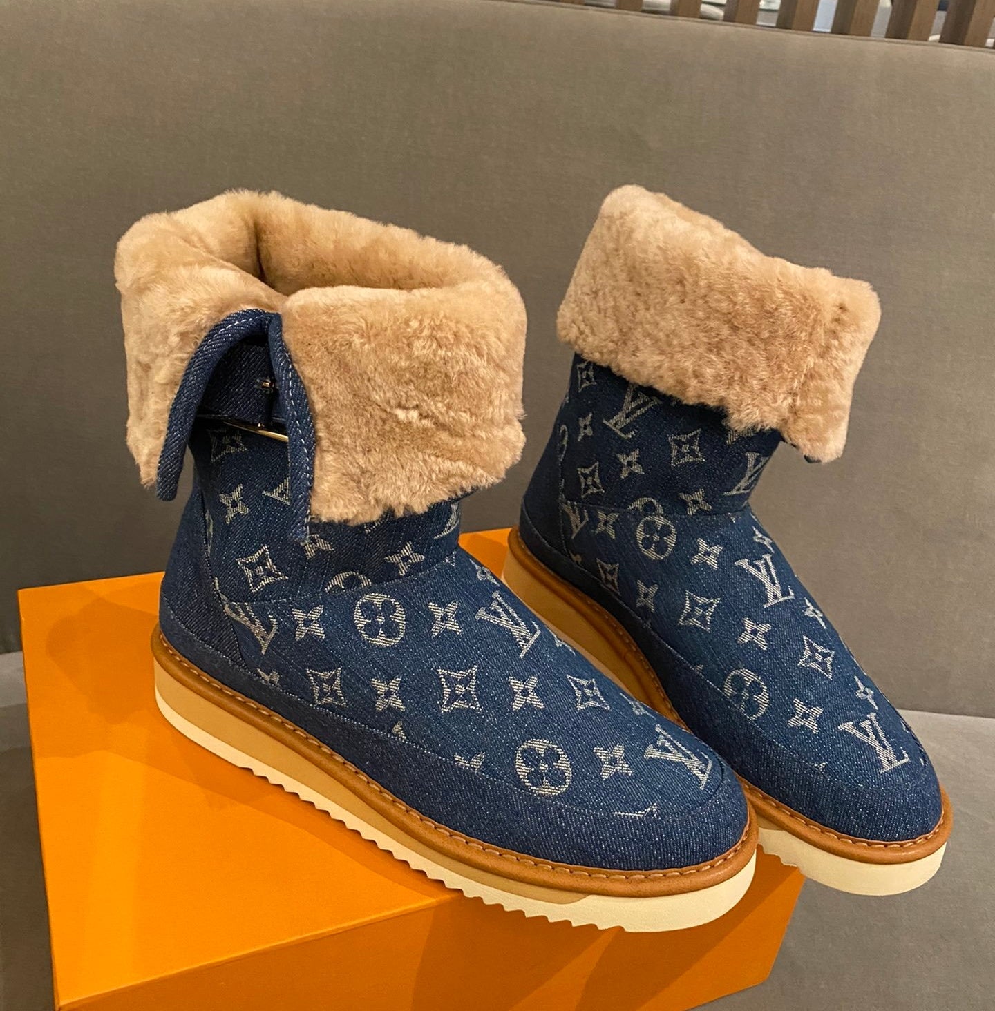 LU Boots Jeans UGG