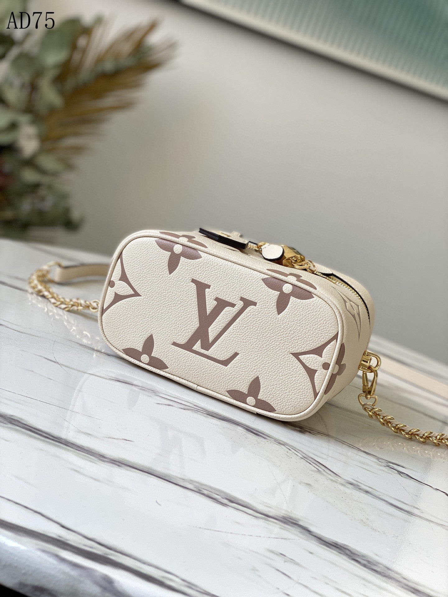 LU  Bag Vanity 19 cm White