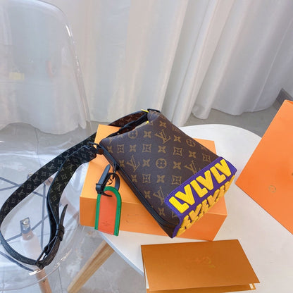 LU  Bag  Shoulder 23 CM Messenger Cruiser