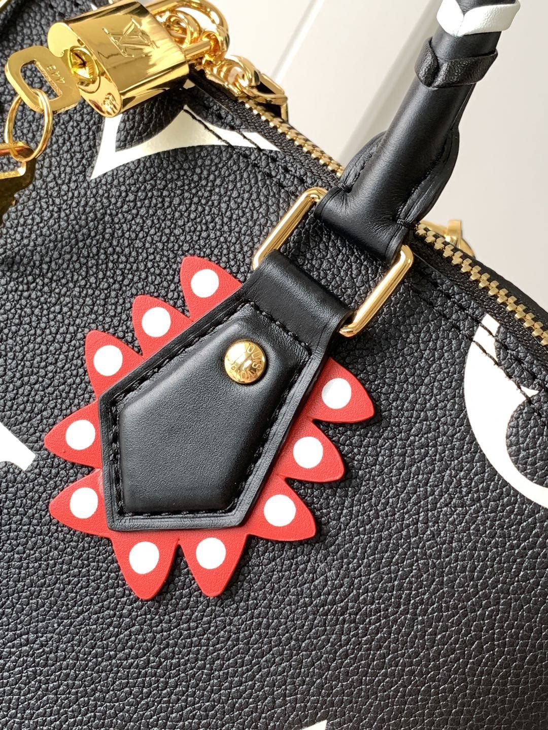 LU Bag Logo 32 & 25 cm