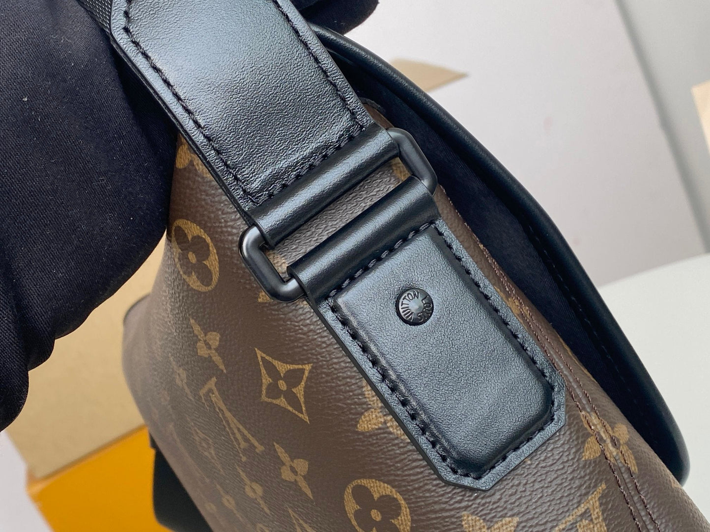 LU Bag Business Messenger Magnet 32 CM