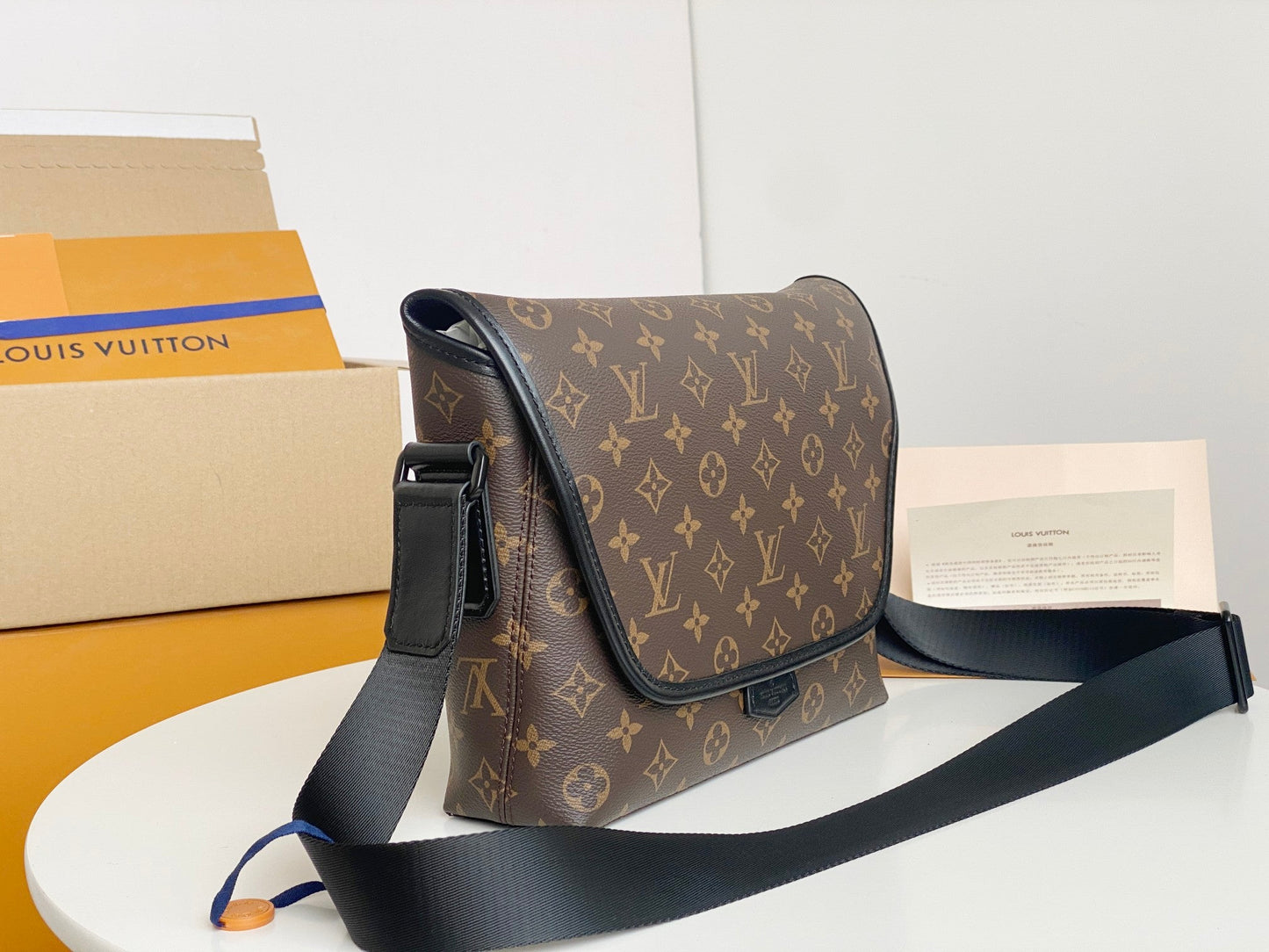 LU Bag Business Messenger Magnet 32 CM