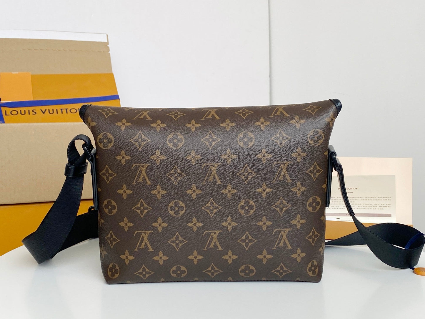 LU Bag Business Messenger Magnet 32 CM