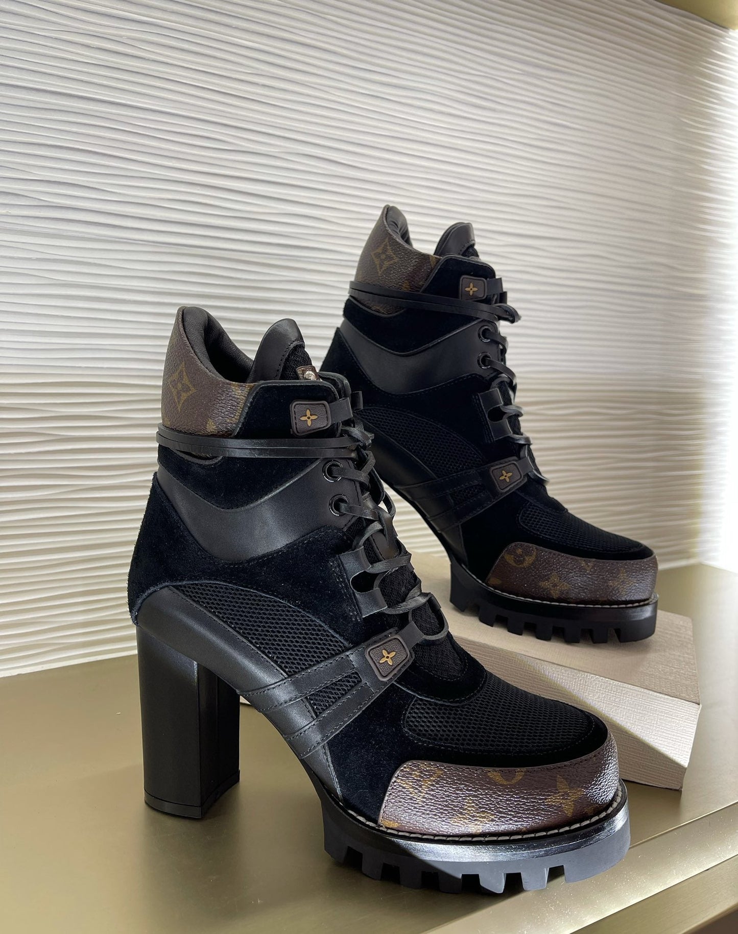 LU Boots Med STAR TRAIL
