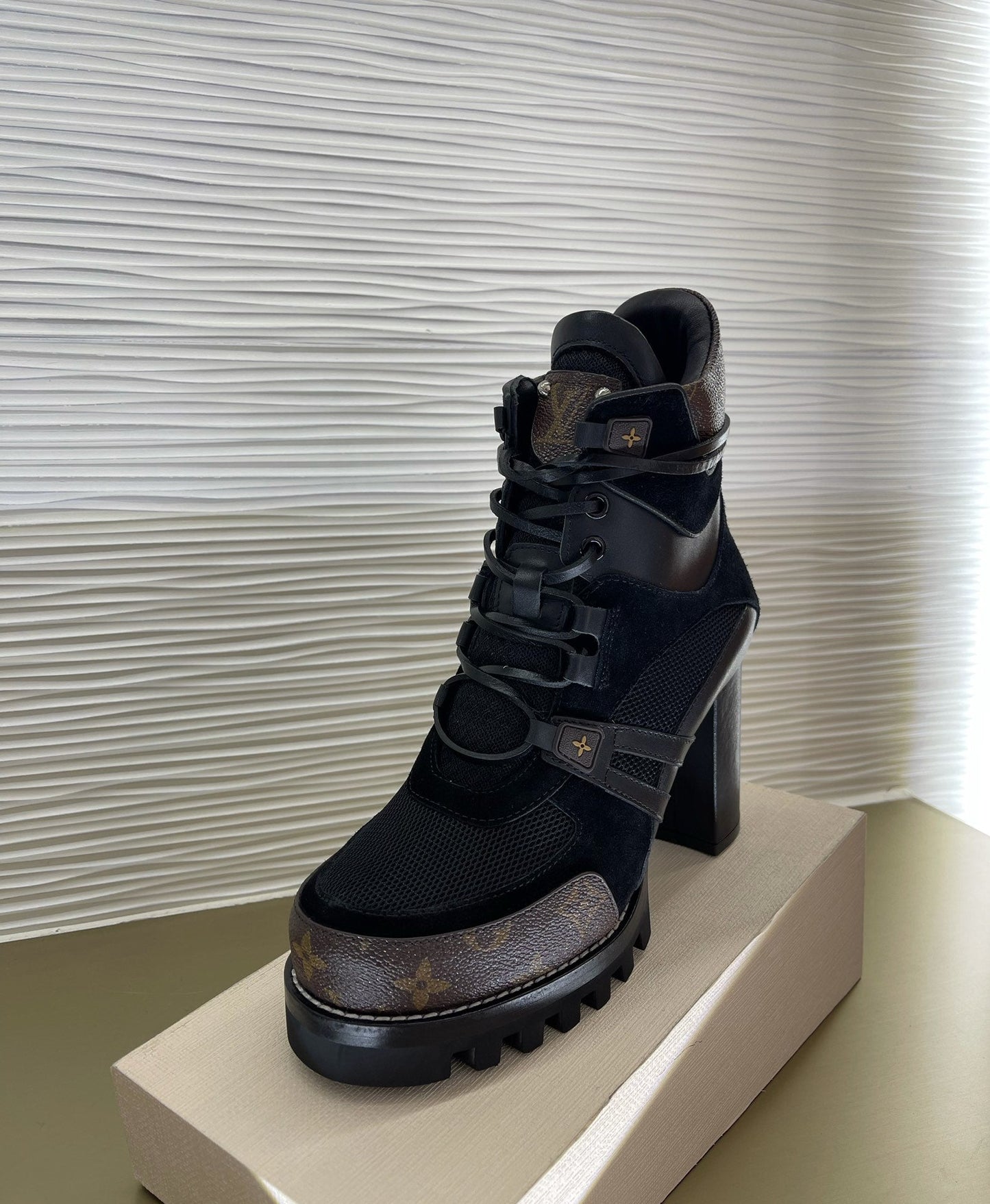 LU Boots Med STAR TRAIL