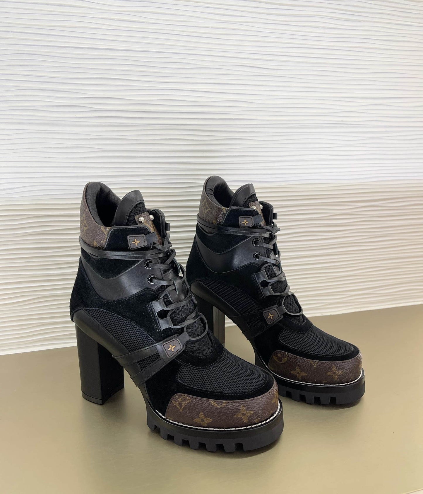 LU Boots Med STAR TRAIL