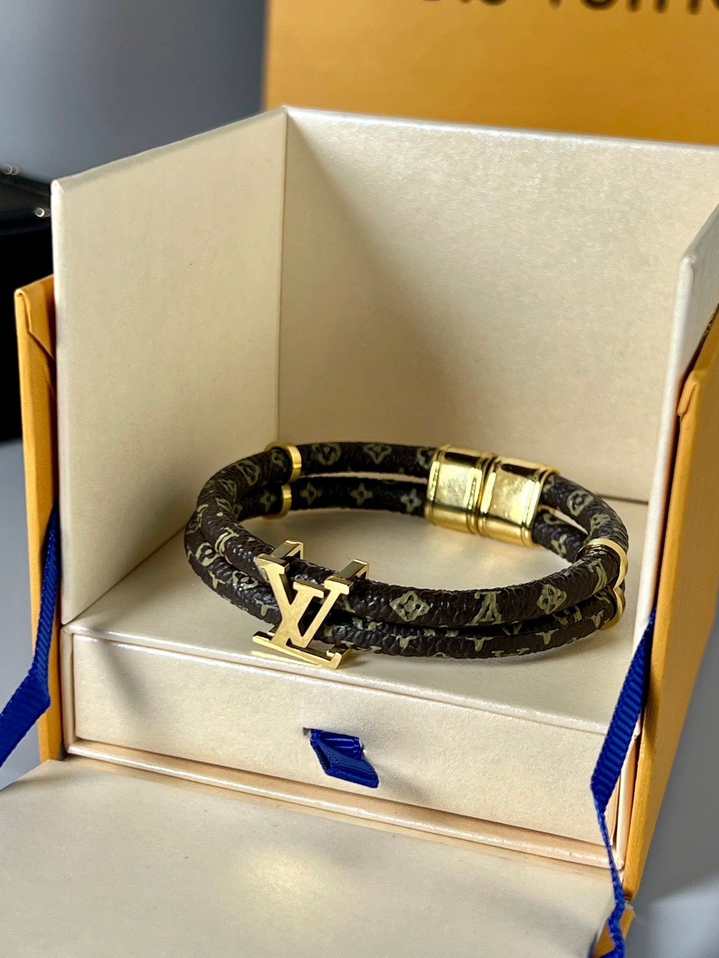 LU  Bracelet