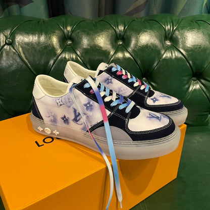 LU  Sneakers Run Away