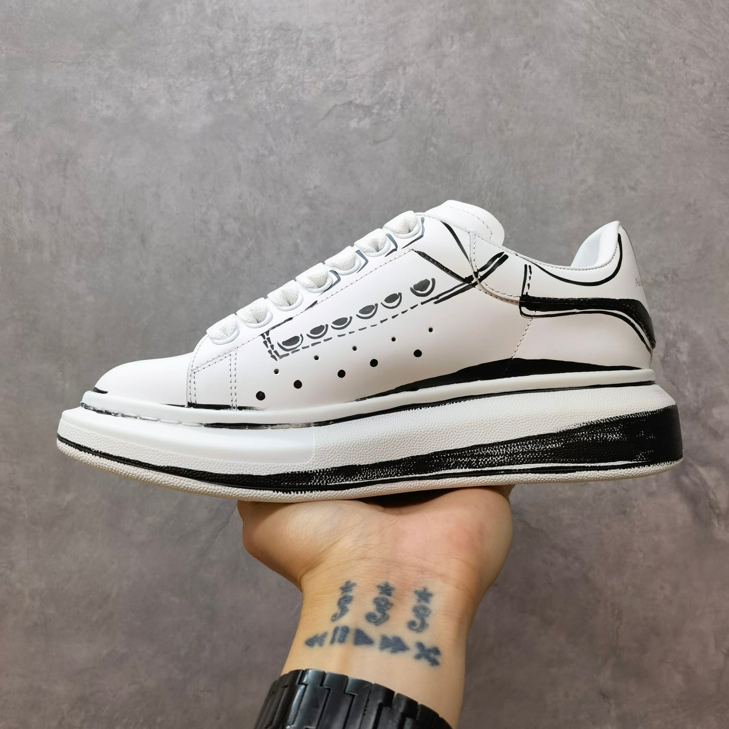 M*QUEEN Sneakers 2 Color 's