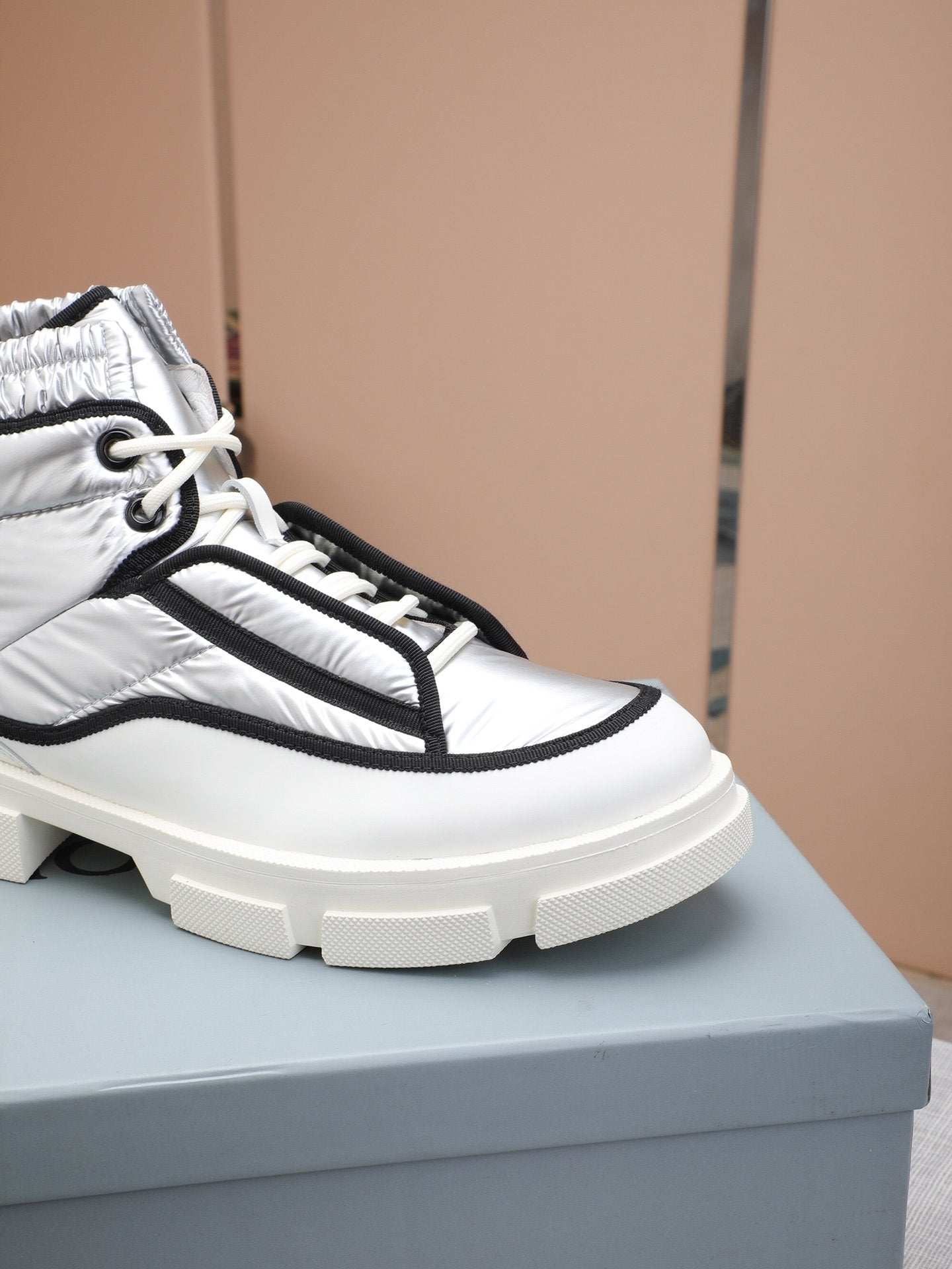 Moncr Sneakers Knee