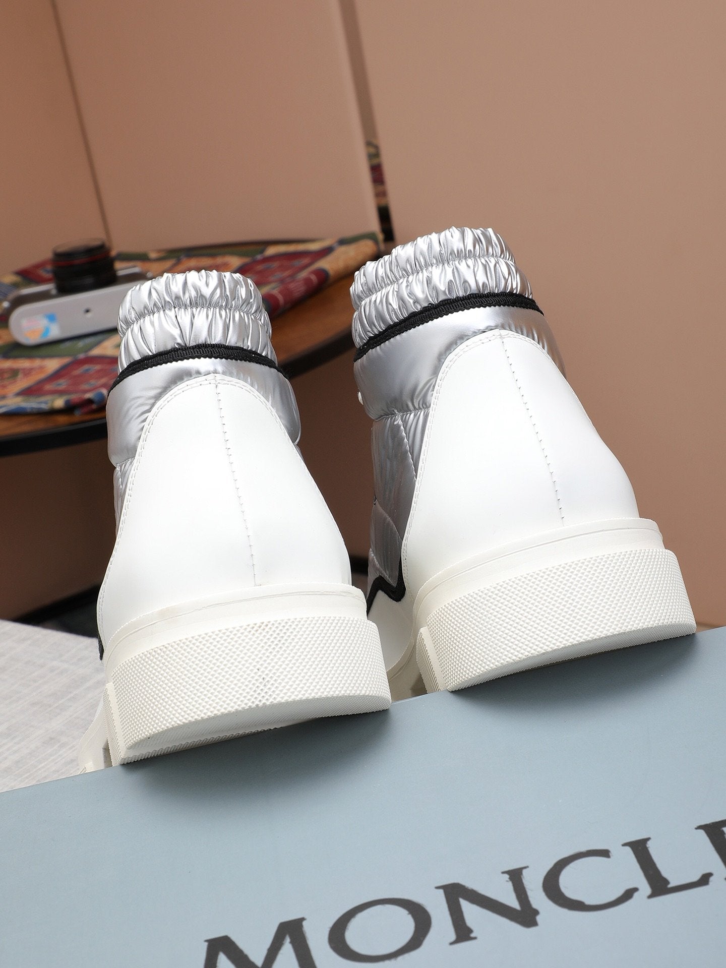 Moncr Sneakers Knee