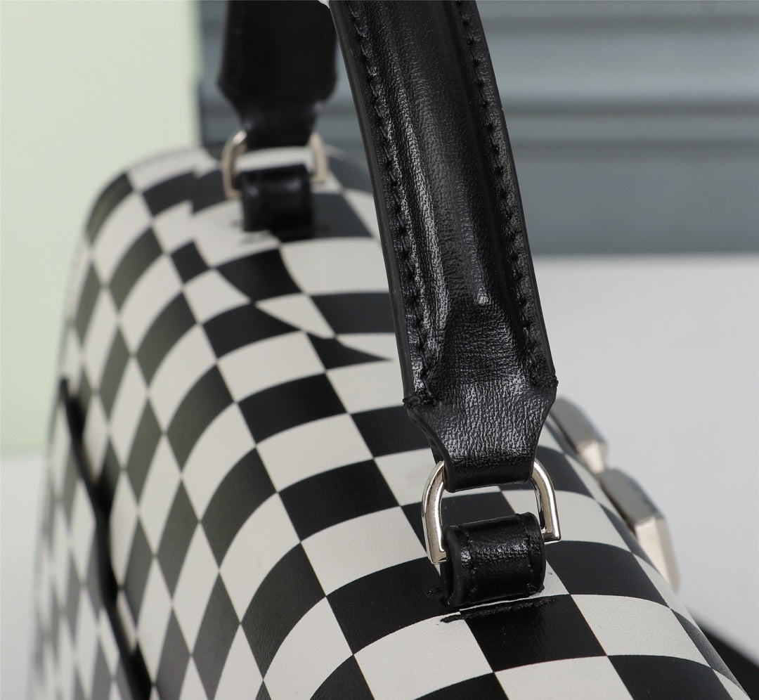 Off Wite Bag  Black