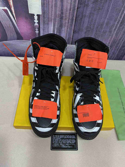 Off Wite Sneakers Knee