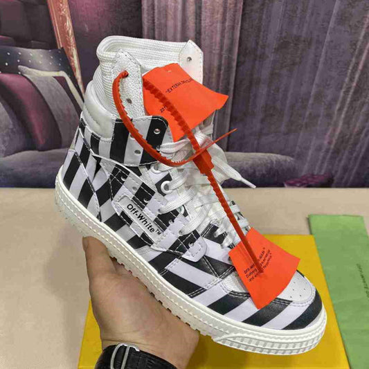 Off Wite Sneakers Knee