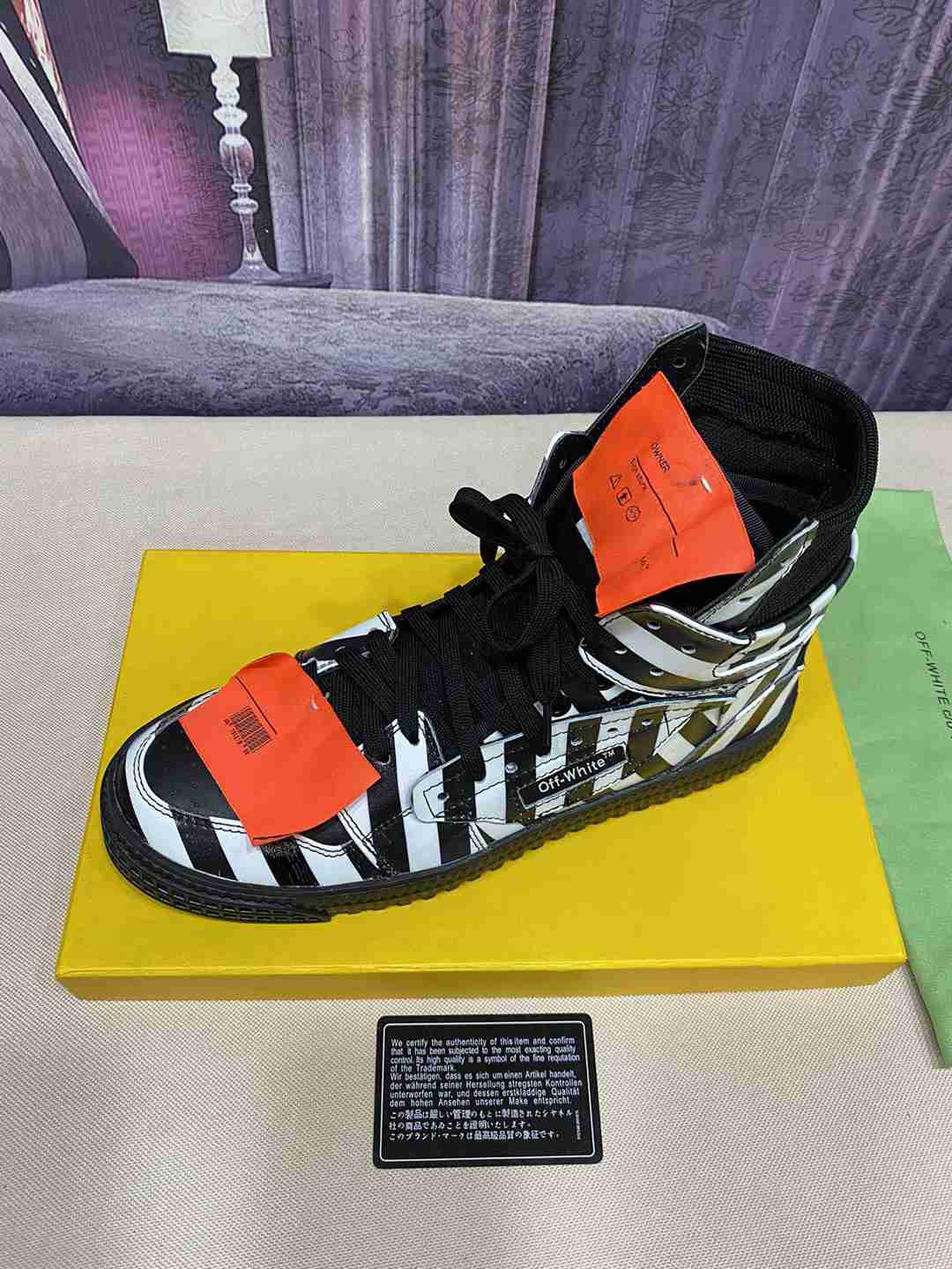 Off Wite Sneakers Knee