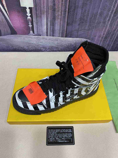 Off Wite Sneakers Knee