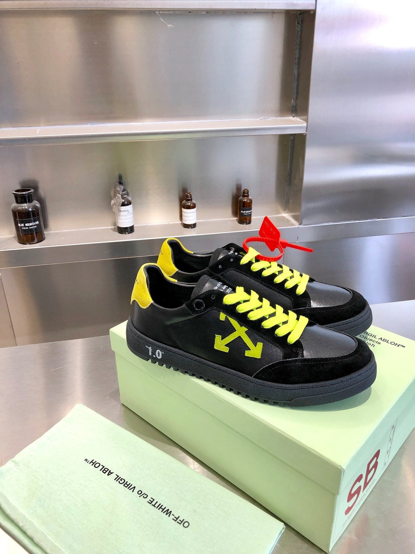 OFF WITE  Sneakers Black
