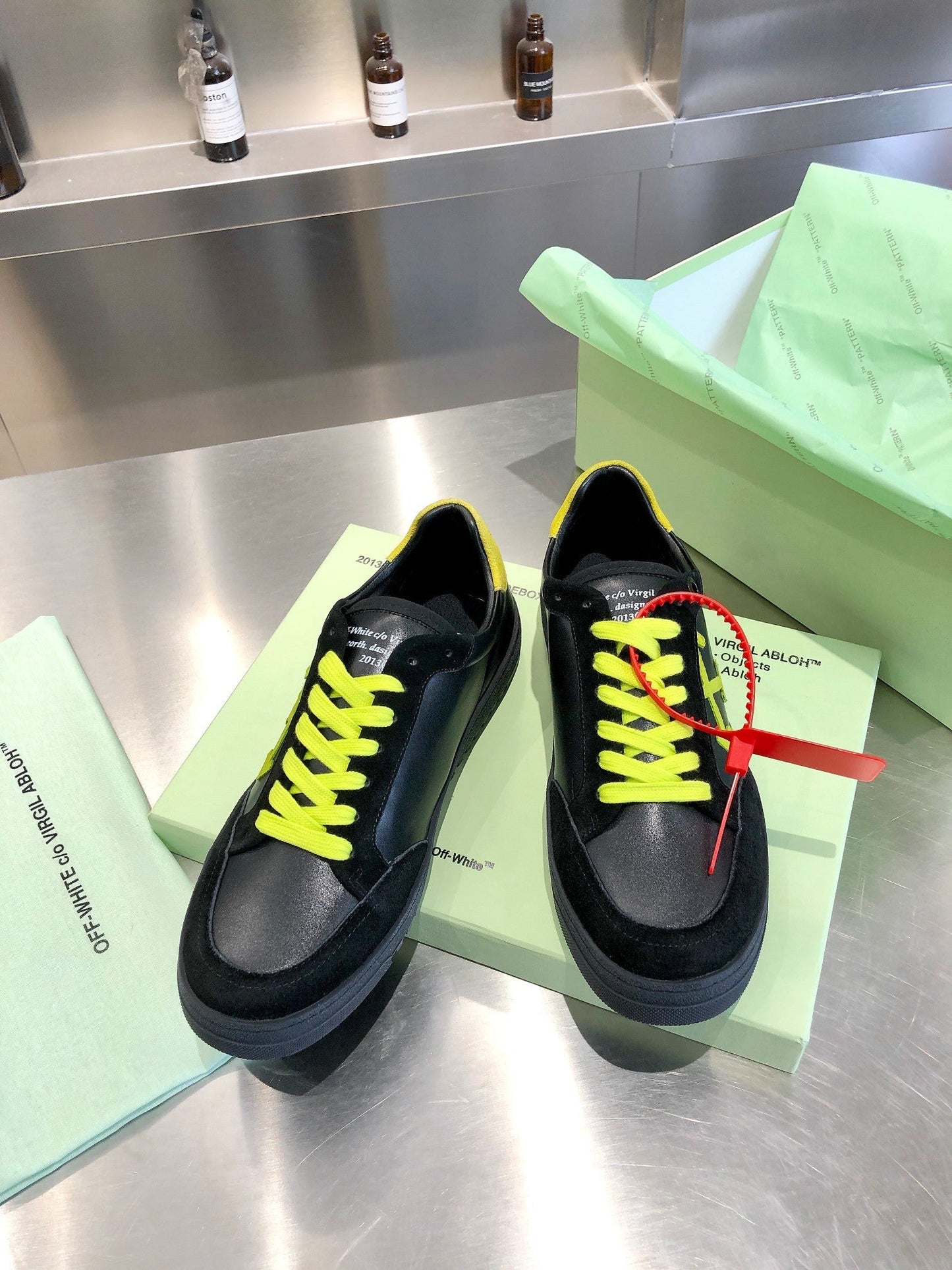 OFF WITE  Sneakers Black