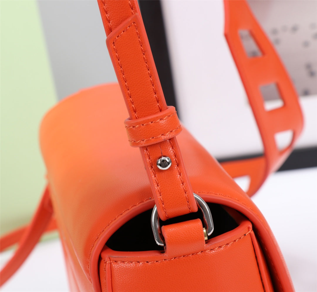 OFF WITE  Bag 24 cm