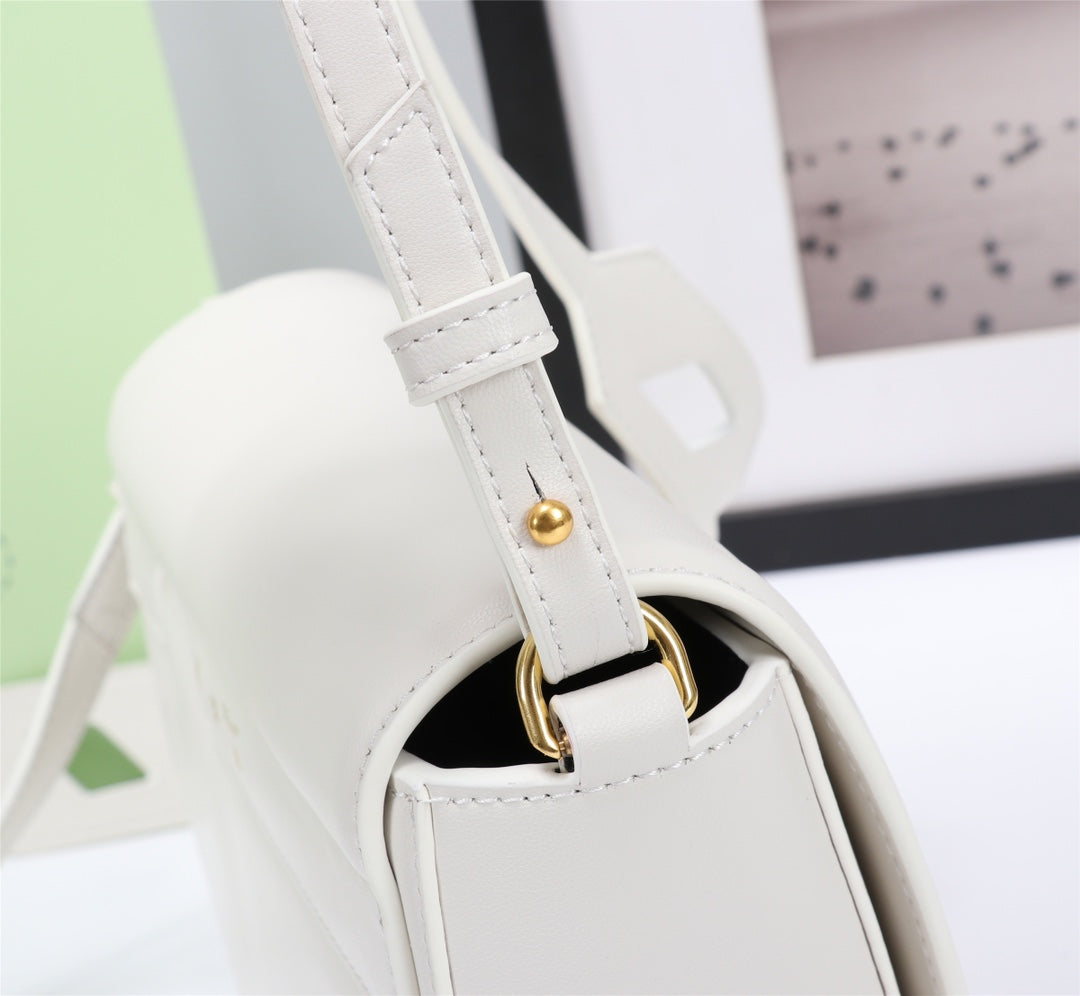 OFF WITE  Bag  24 cm