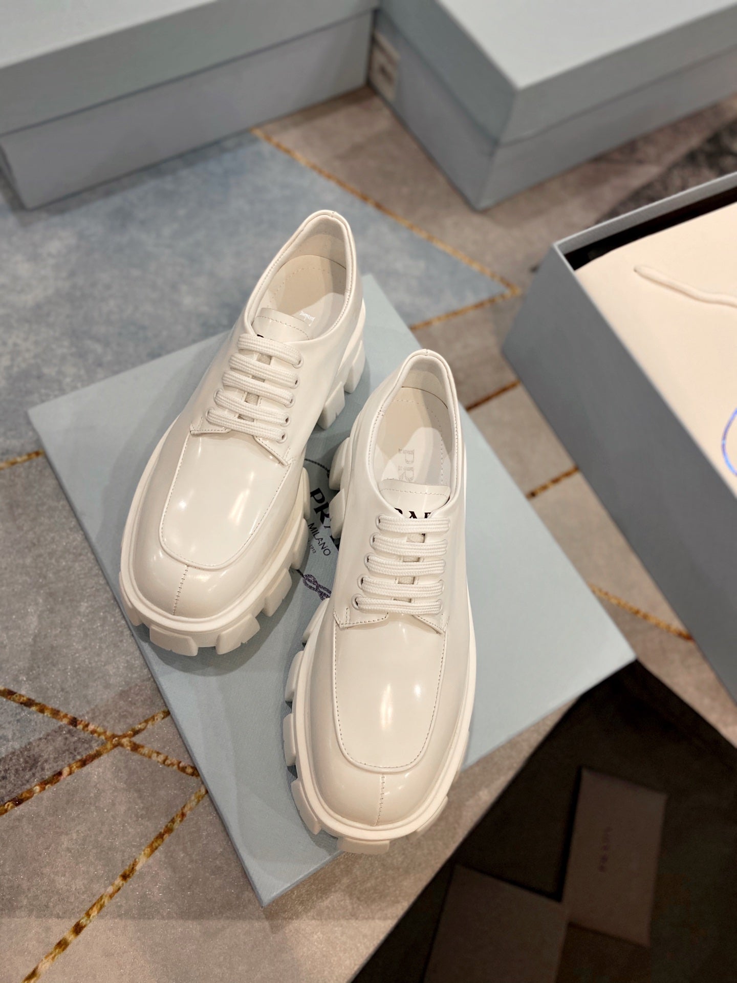 PRD Shoes 2 Colors Monolith