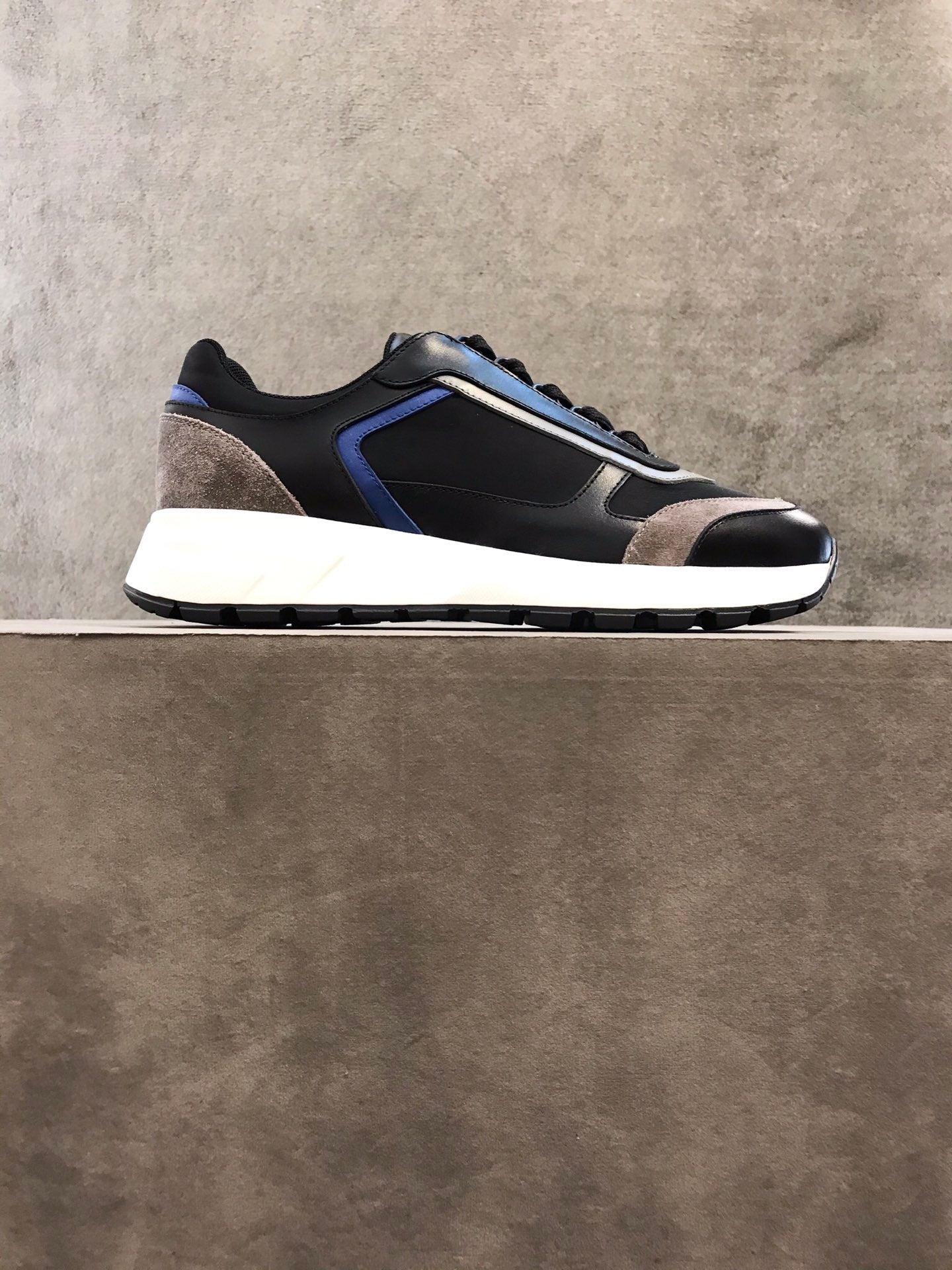 HRM Sneakers  2 Color 's
