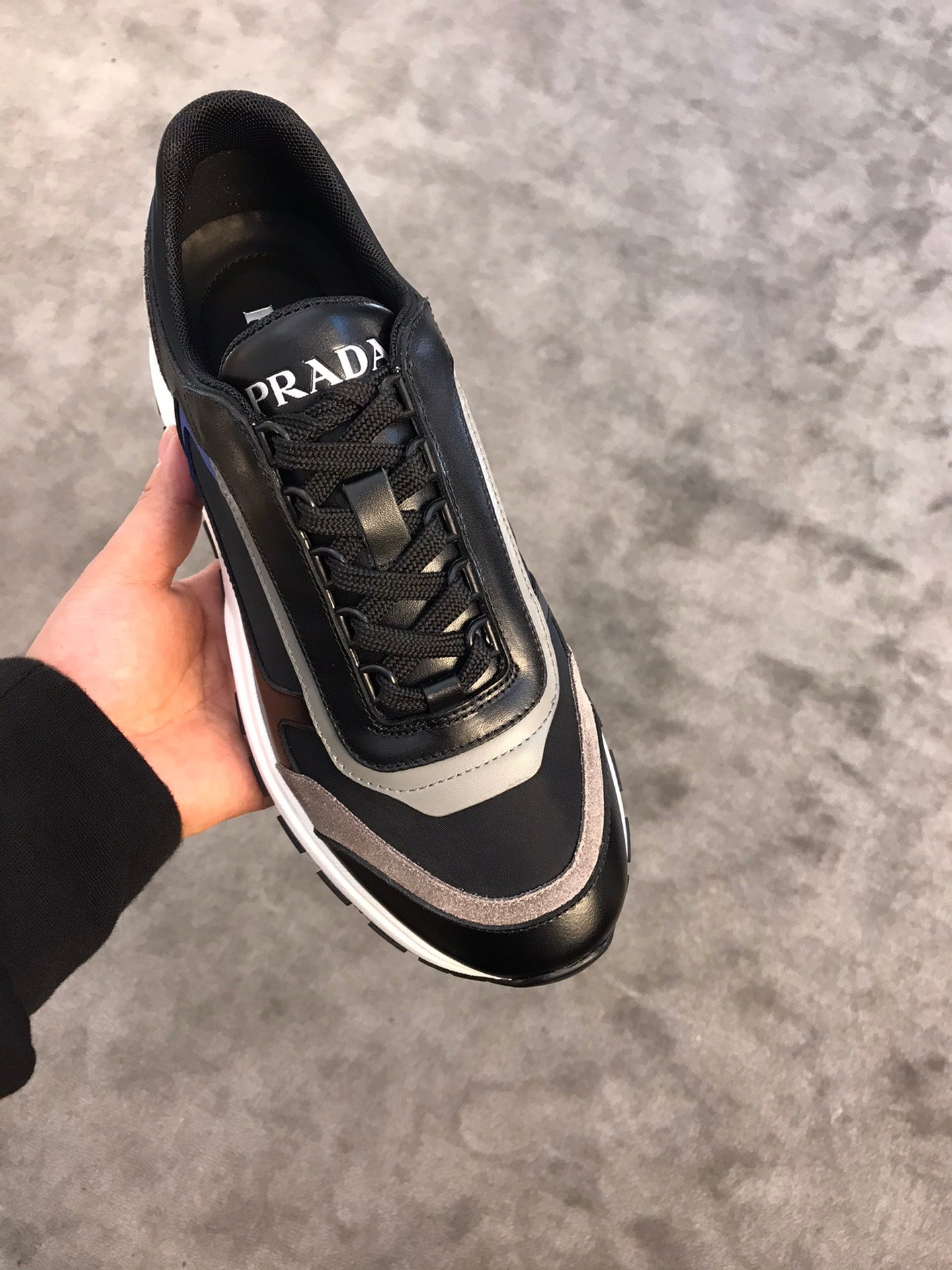 HRM Sneakers  2 Color 's