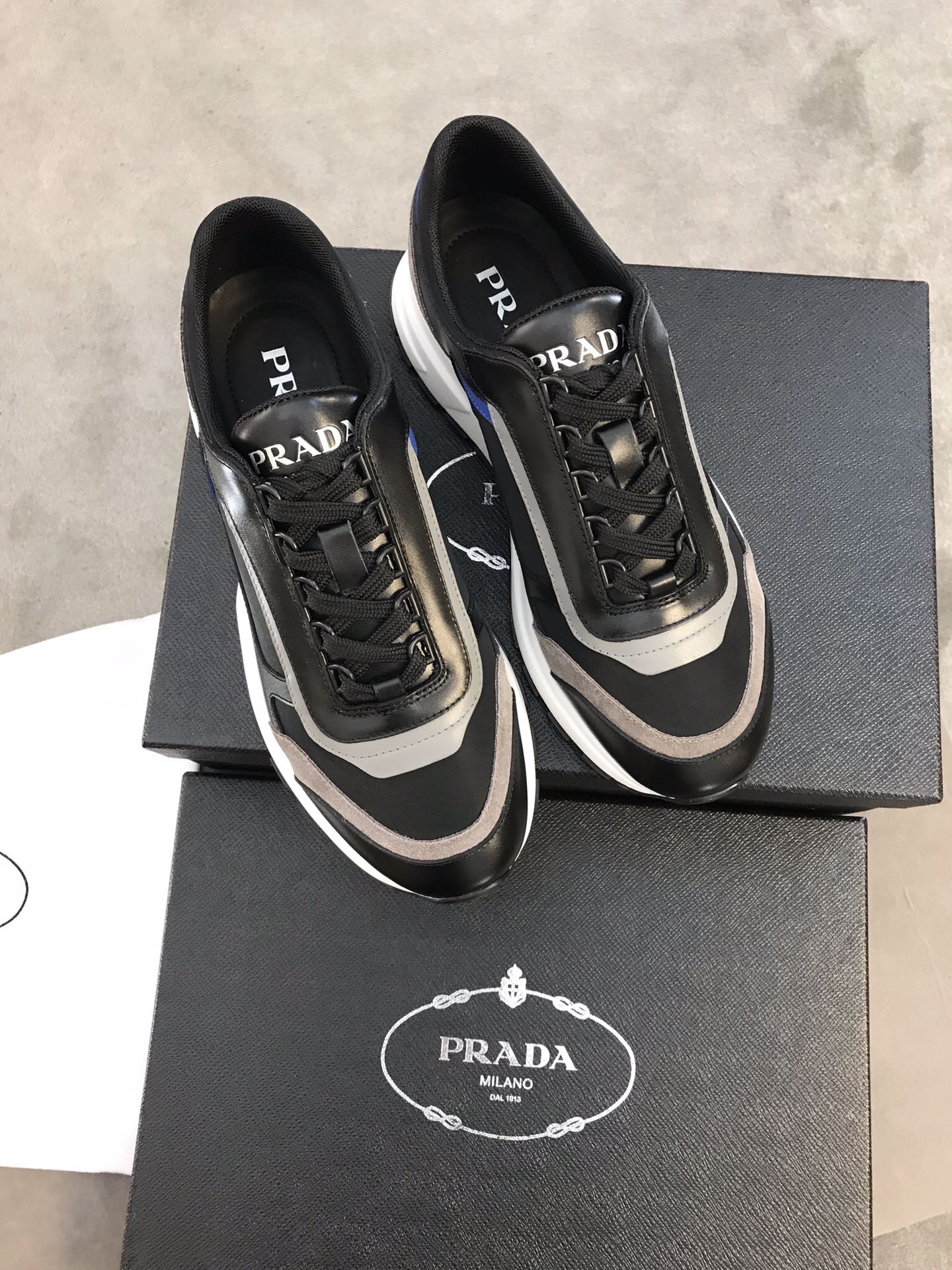HRM Sneakers  2 Color 's