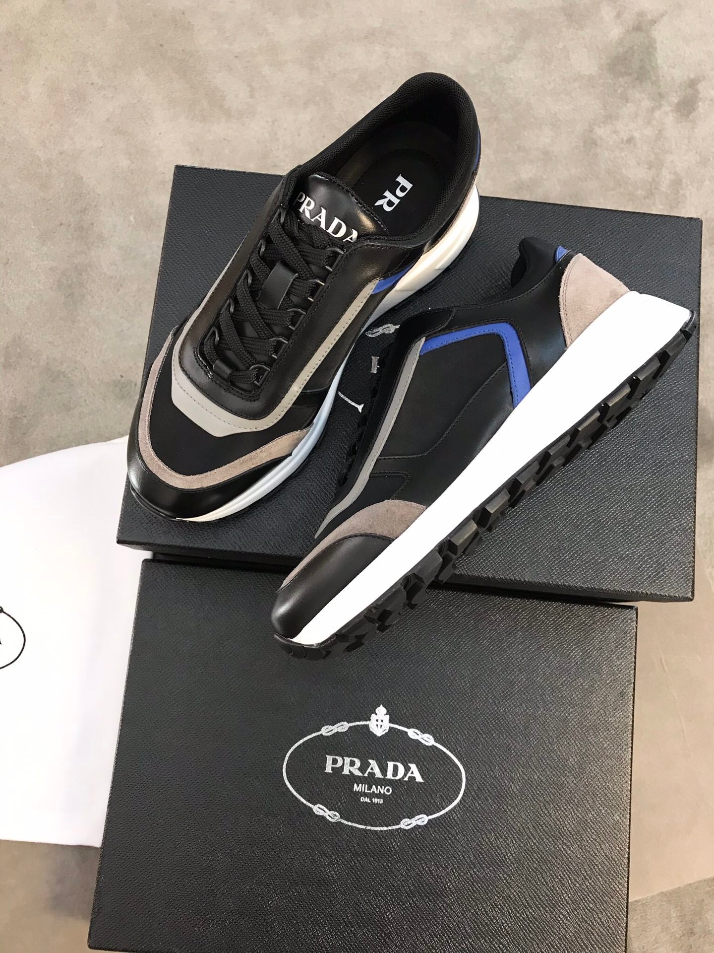 HRM Sneakers  2 Color 's