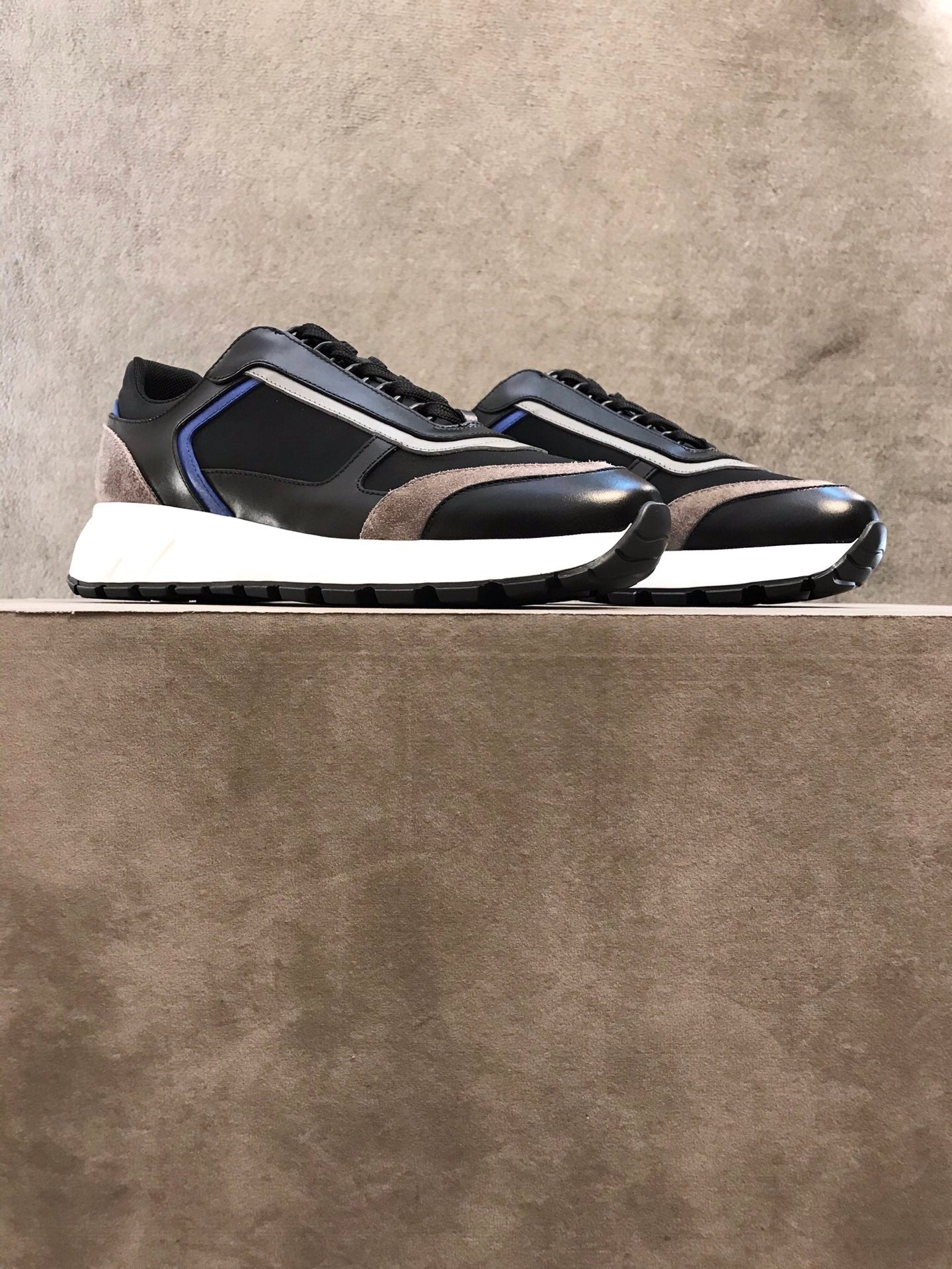 HRM Sneakers  2 Color 's