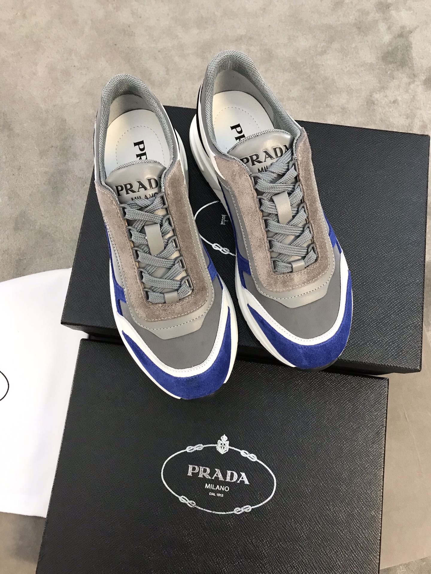 HRM Sneakers  2 Color 's