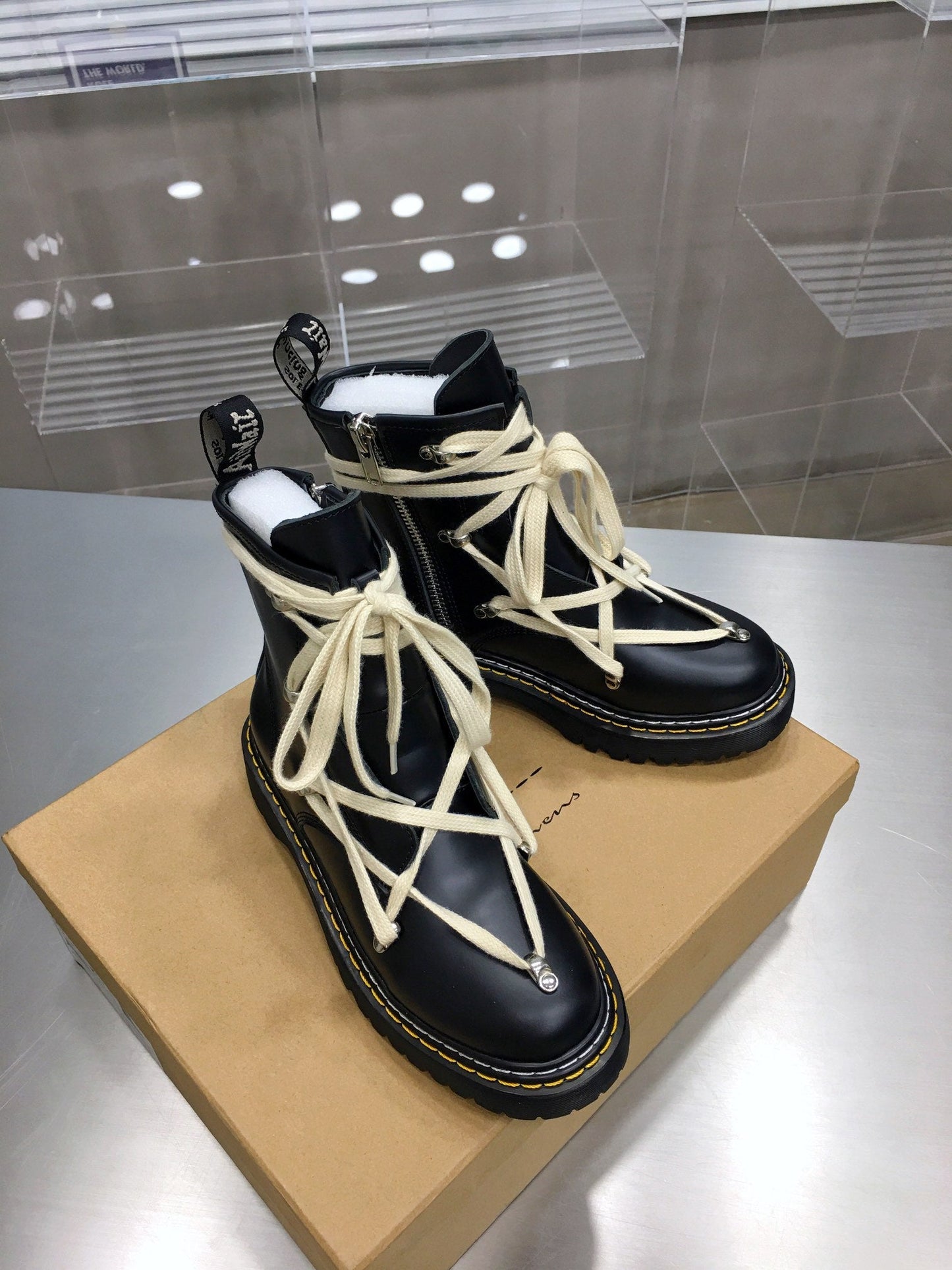 R* OWEN  Boots  Doctor