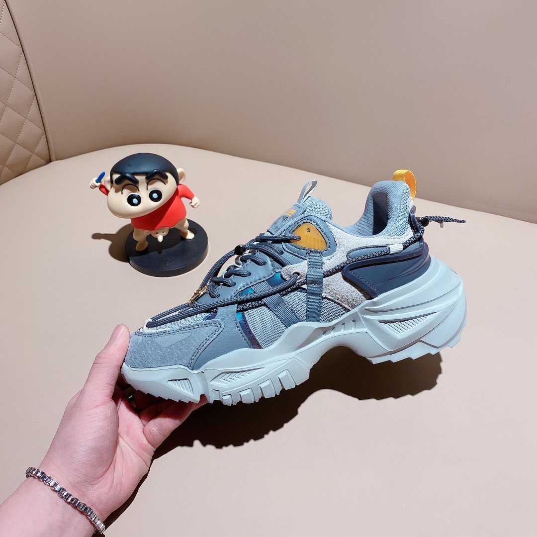 VRC Sneakers