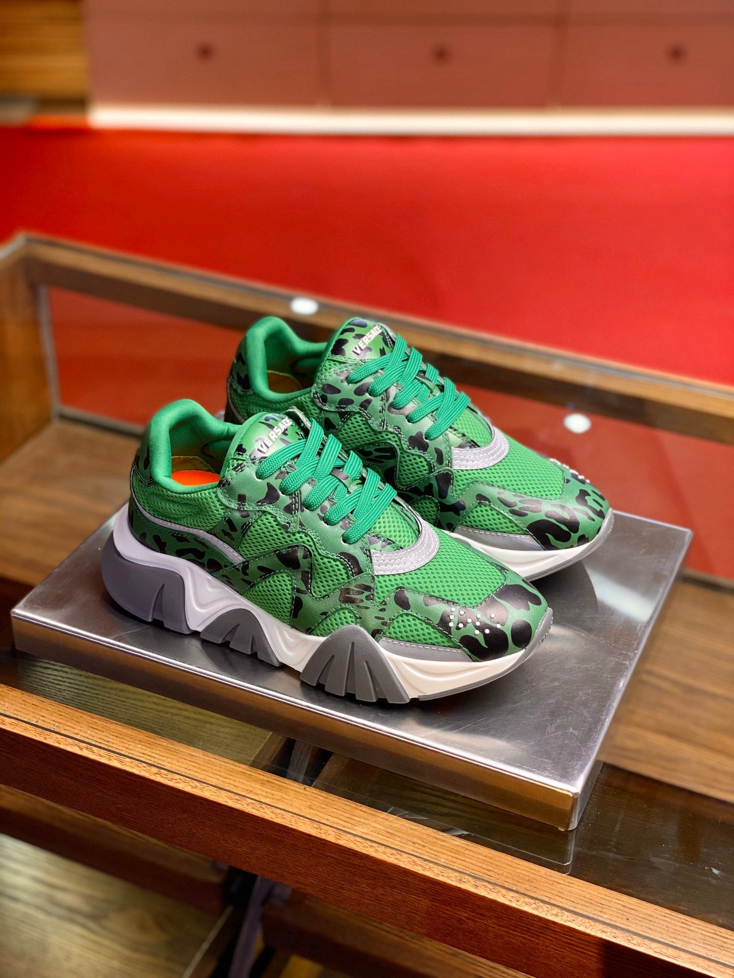 VRC  Sneakers Run Away