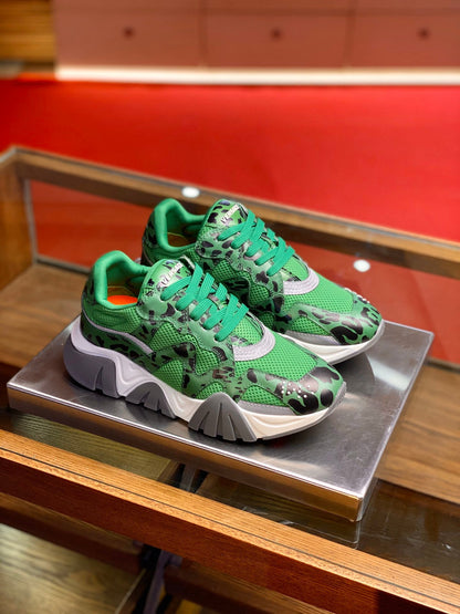 VRC  Sneakers Run Away