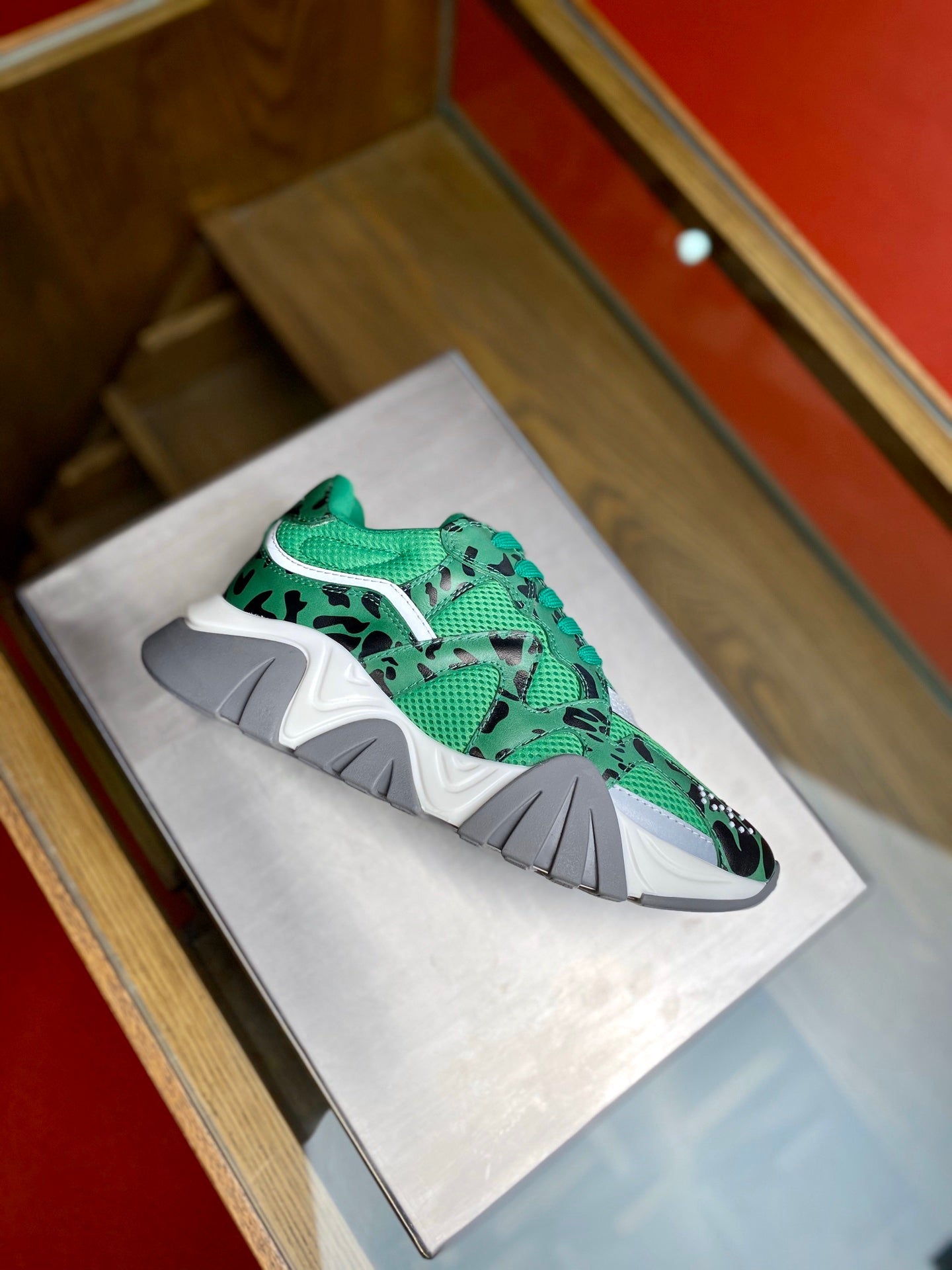 VRC  Sneakers Run Away