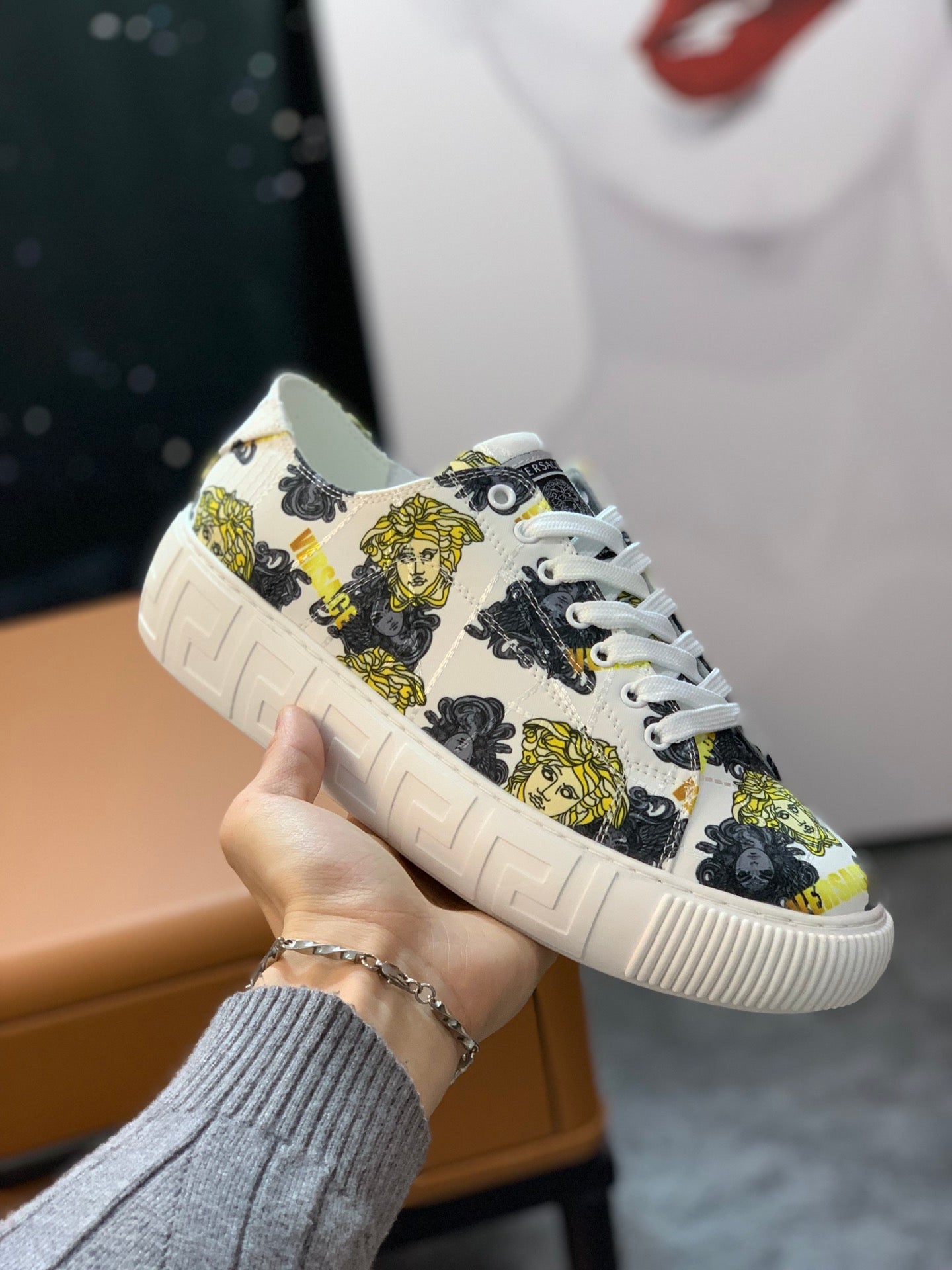 VRC  Sneakers  Greca Medusa