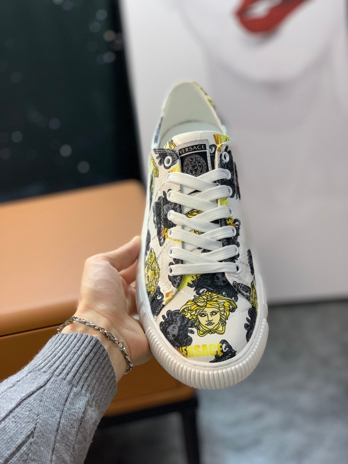VRC  Sneakers  Greca Medusa