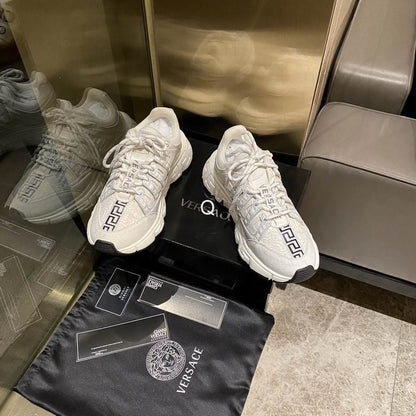 VRC Sneakers Run Away White