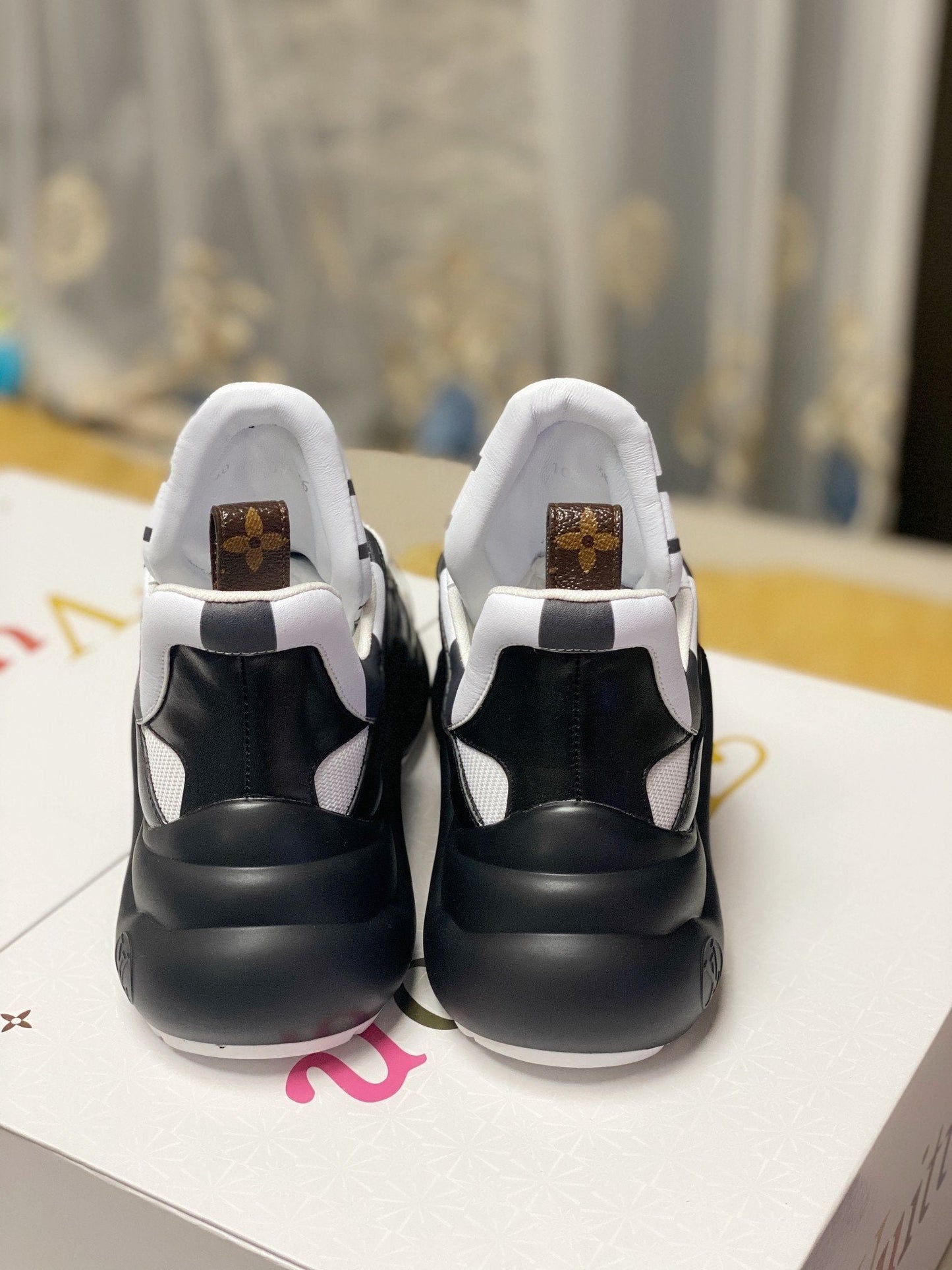 LU Sneakers Arch