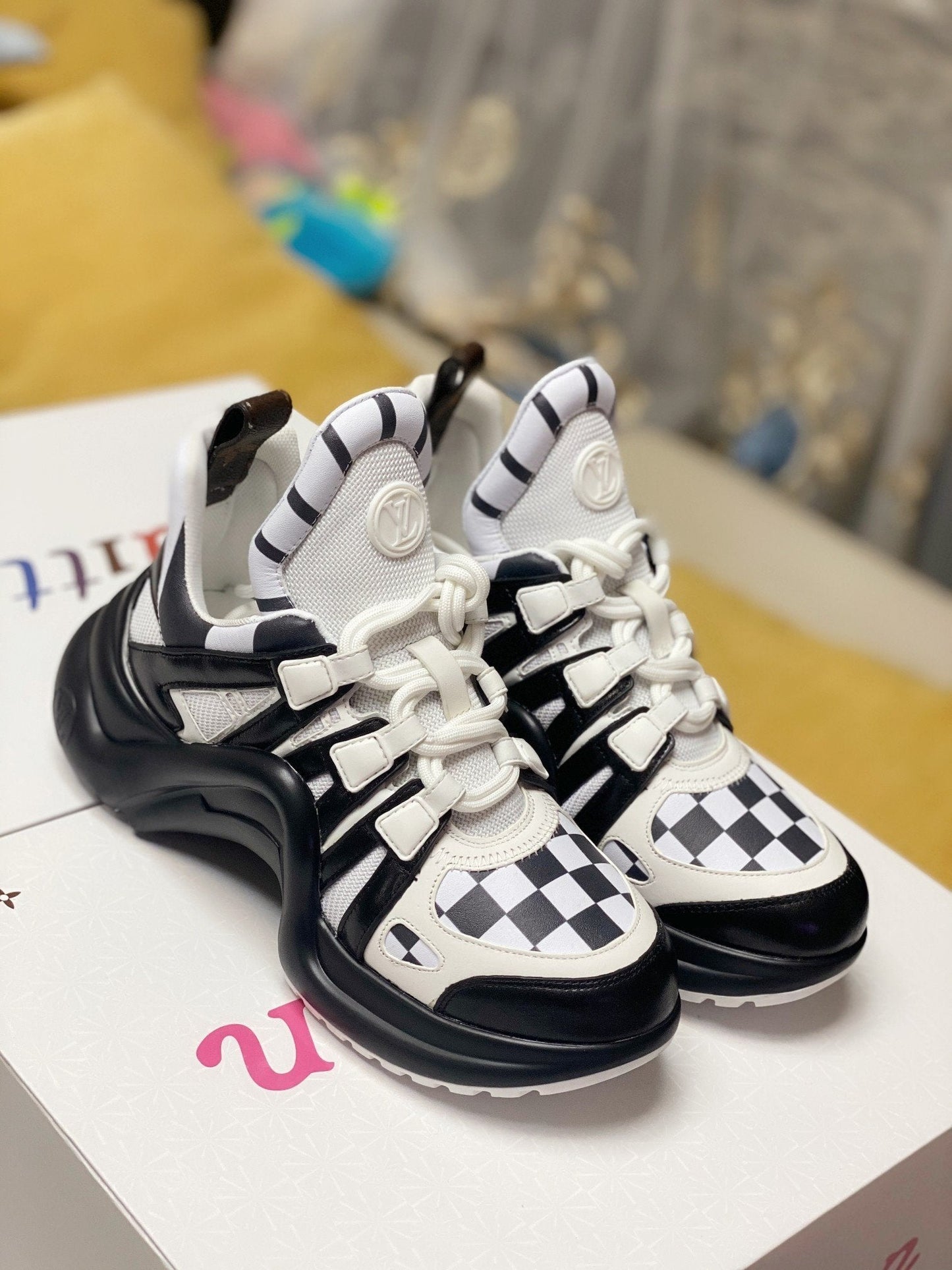 LU Sneakers Arch