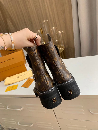 LU Boots Zipper Black