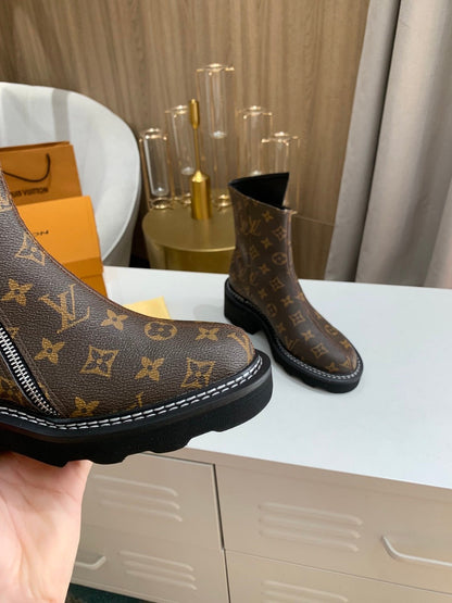 LU Boots Zipper Black