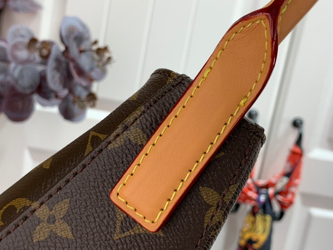 LU Bag Medium Monogram   24 cm