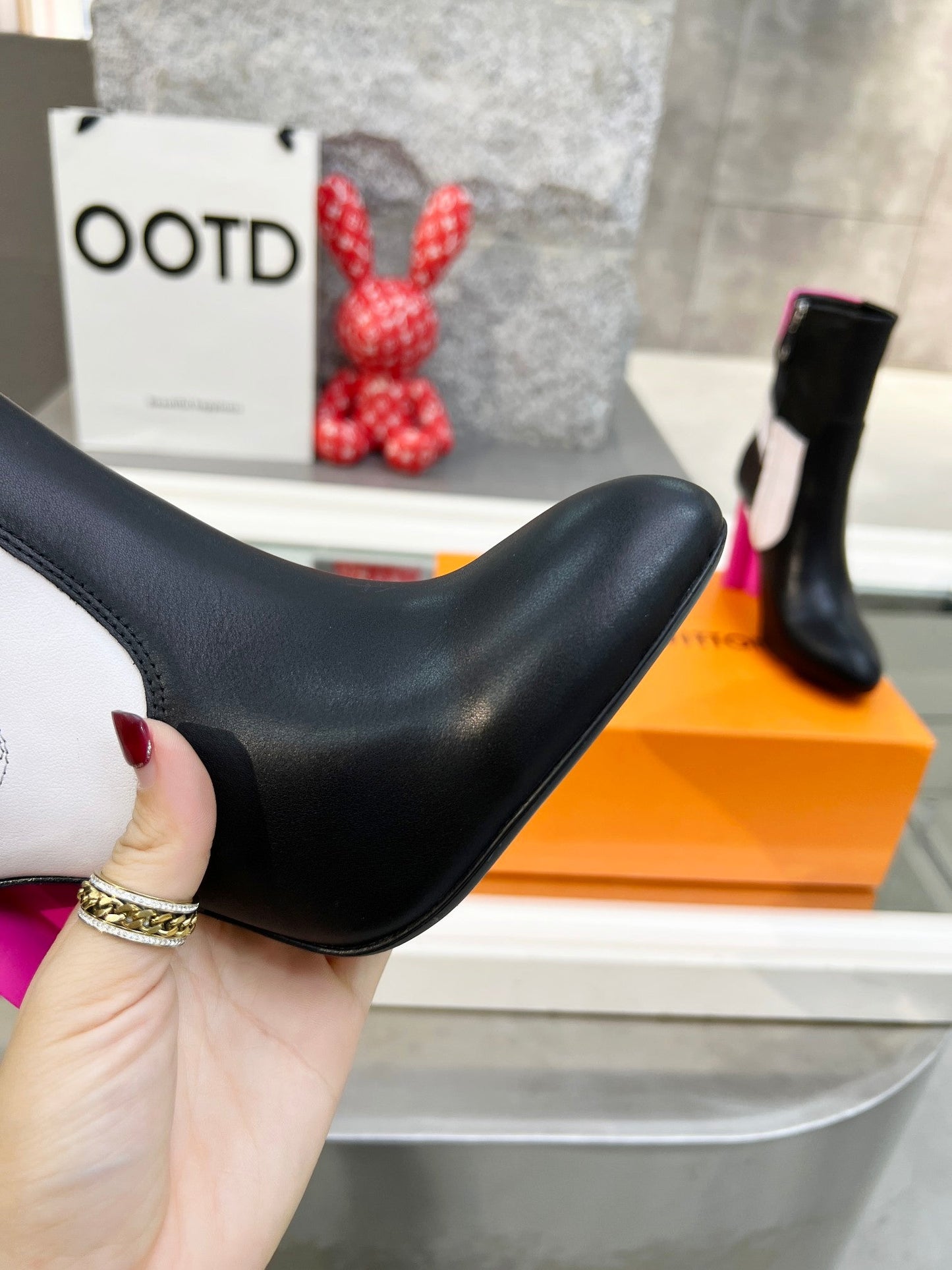 LU Boots Heels Silhouette